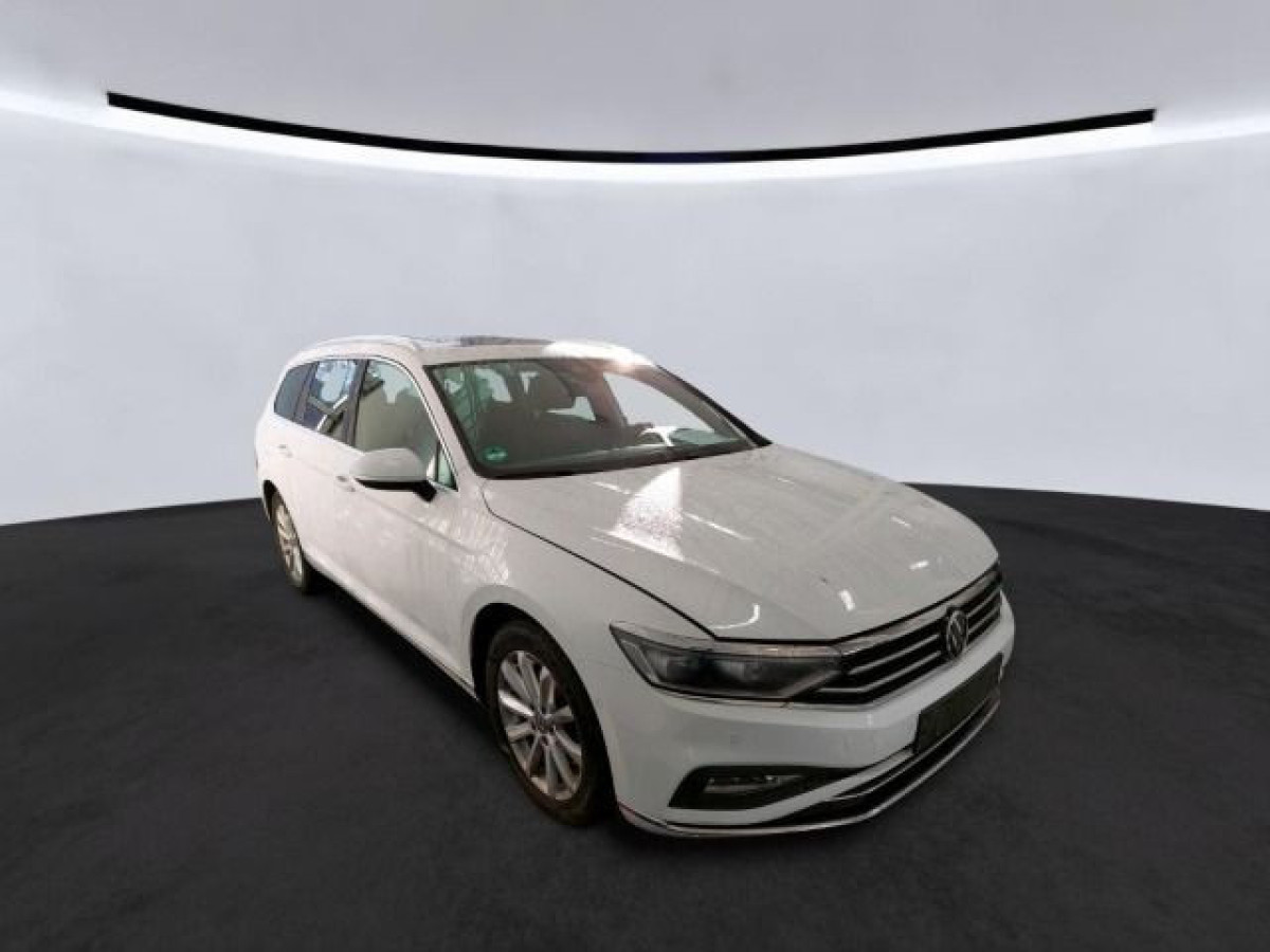 Thumb 1: Volkswagen Passat Variant 2.0 TDI DSG ELEGANCE STDHZG PANO AHK NAVI