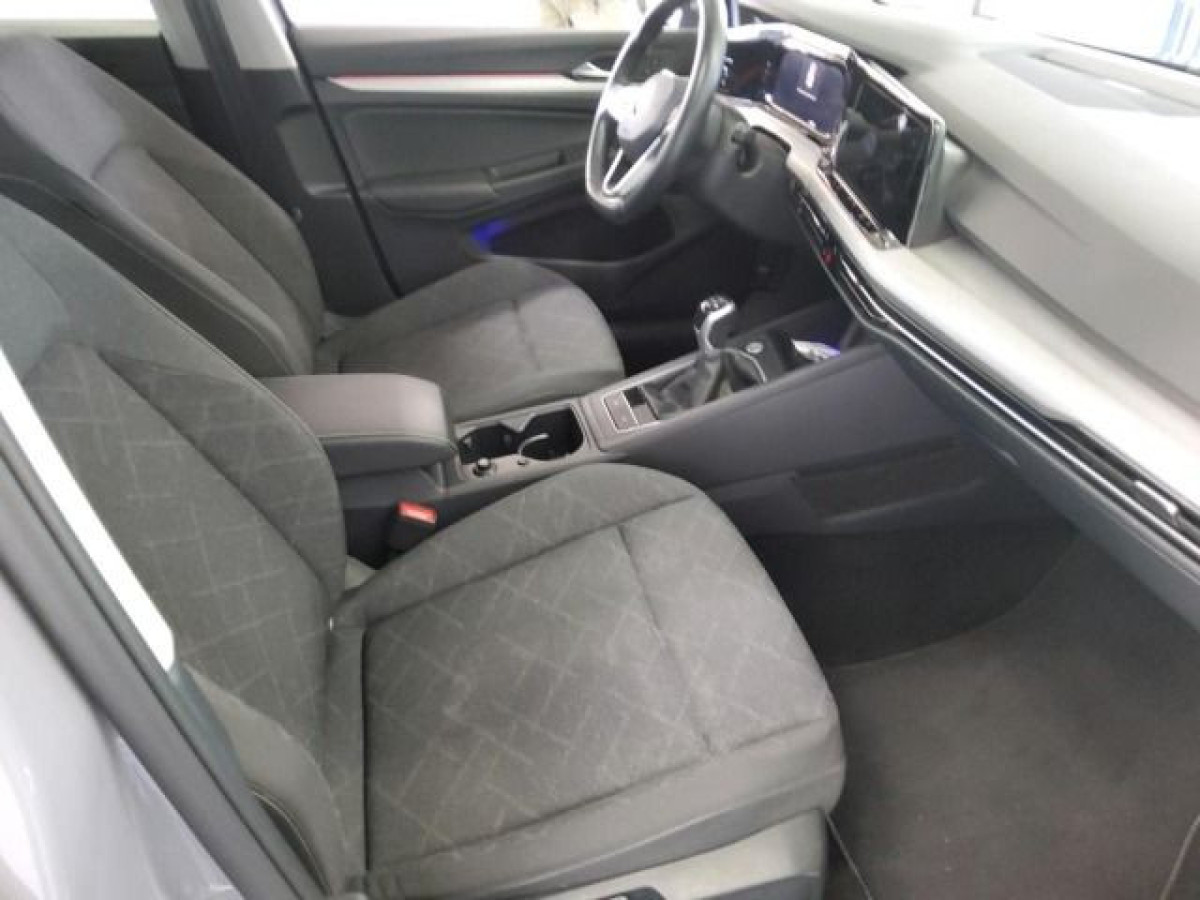 Thumb 2: Volkswagen Golf 1.5 TSI LIFE NAVI KAMERA PDC SITZHZG