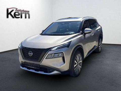 Automodell: X-Trail in der Farbe grau