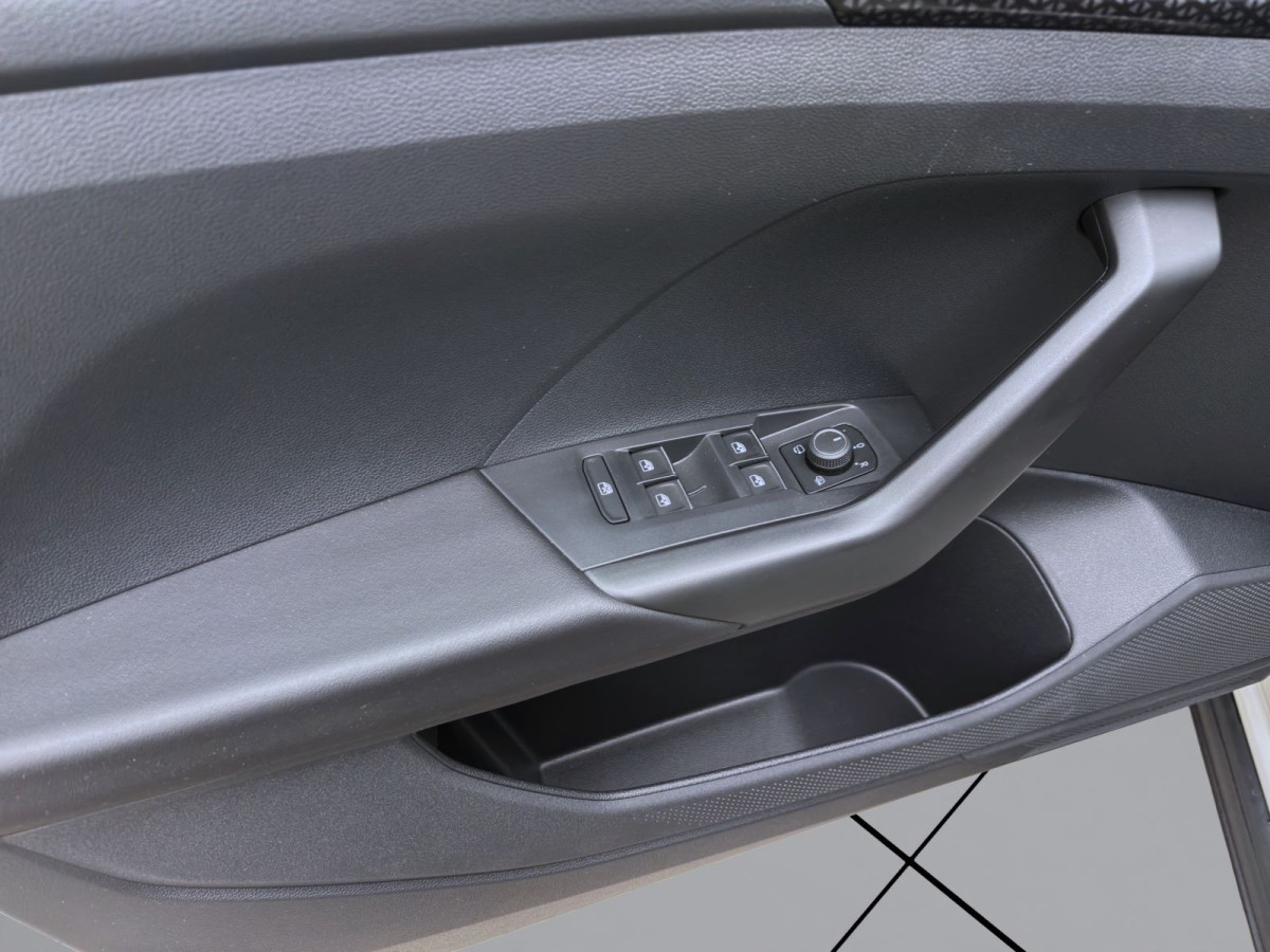 Thumb 9: Volkswagen T-Cross 1.0 TSI DSG STYLE SITZHZG PDC LED DAB+