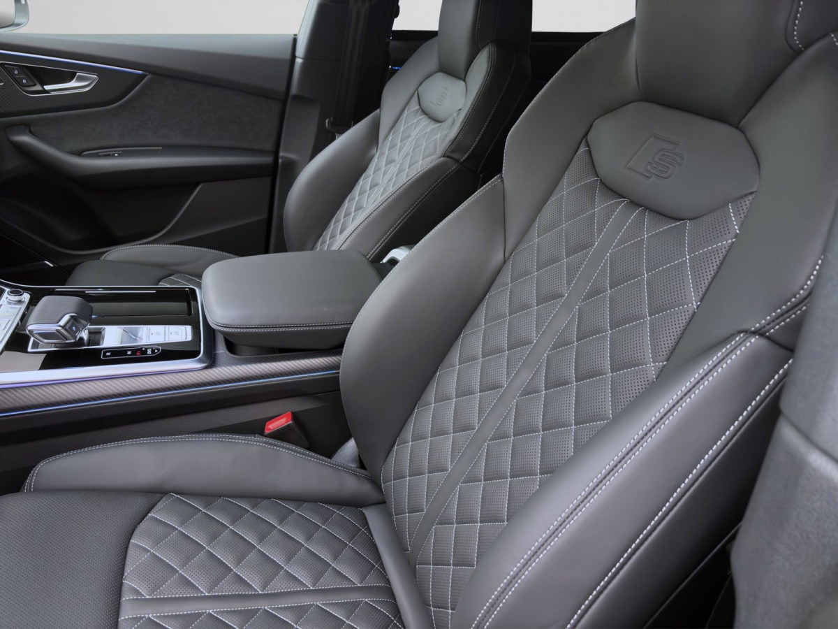Thumb 7: Audi Q8 SUV TFSI e Q S LINE BUSINESS AHK B&O LM23 PANO HUD WR21