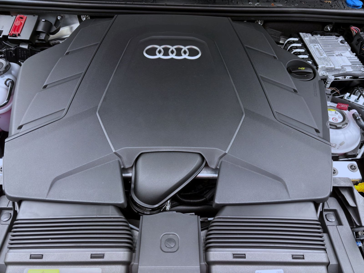 Thumb 18: Audi Q8 SUV TFSI e Q S LINE BUSINESS AHK B&O LM23 PANO HUD WR21