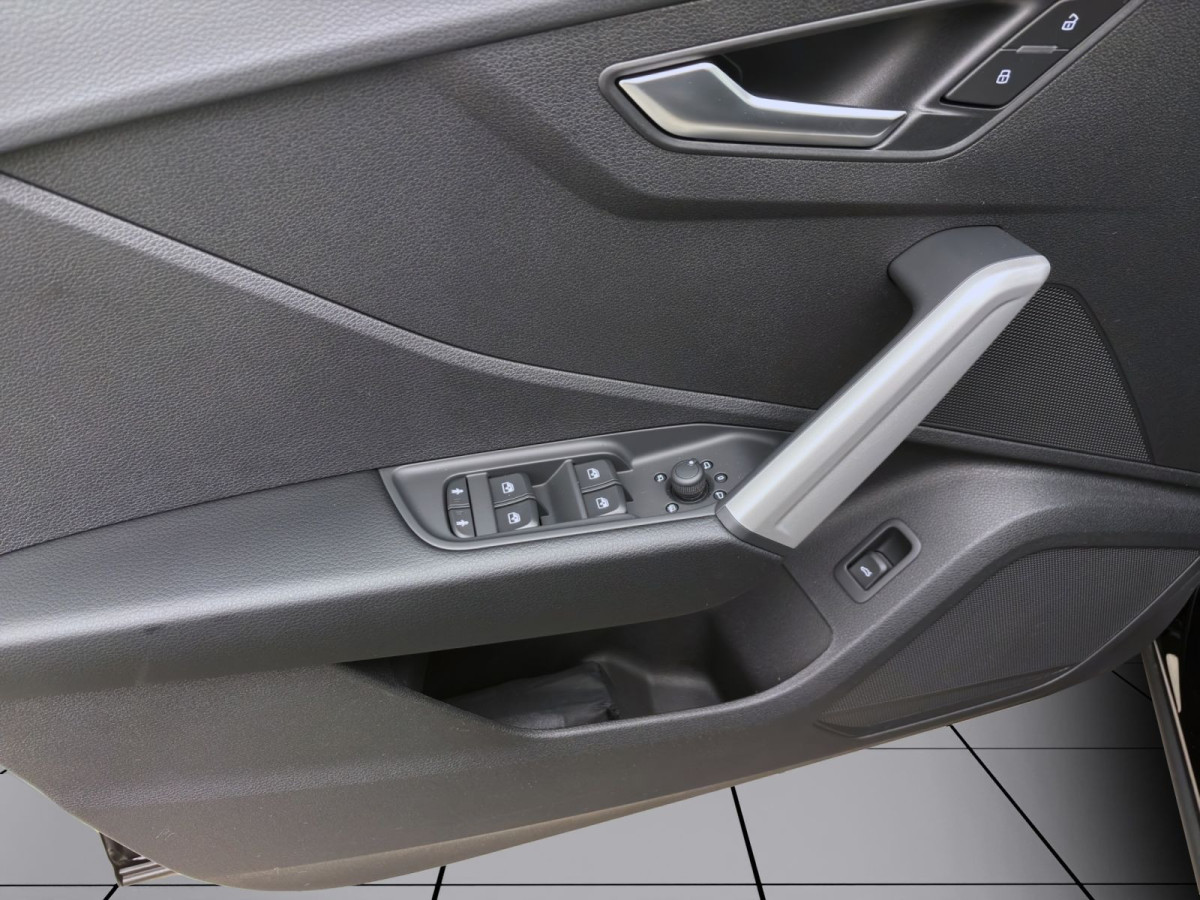 Thumb 10: Audi Q2 30 TFSI KAMERA SITZHZG PDC LED VIRTUAL