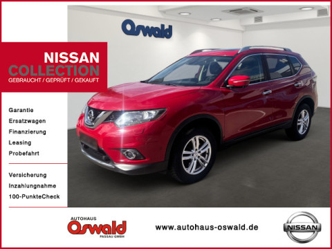 Automodell: X-Trail in der Farbe rot