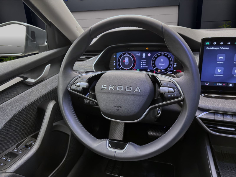 Bild 10: Škoda Octavia Combi 2.0 TDI DSG TOUR PANO NAVI 360° PDC