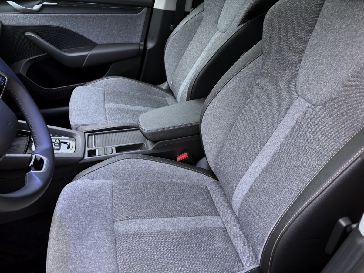 Thumb 8: Škoda Octavia Combi 2.0 TDI DSG TOUR PANO NAVI 360° PDC