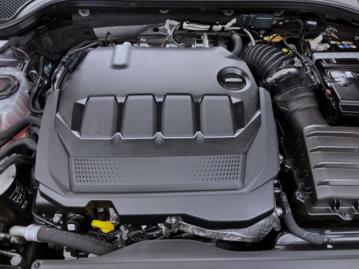 Thumb 17: Škoda Octavia Combi 2.0 TDI DSG TOUR PANO NAVI 360° PDC