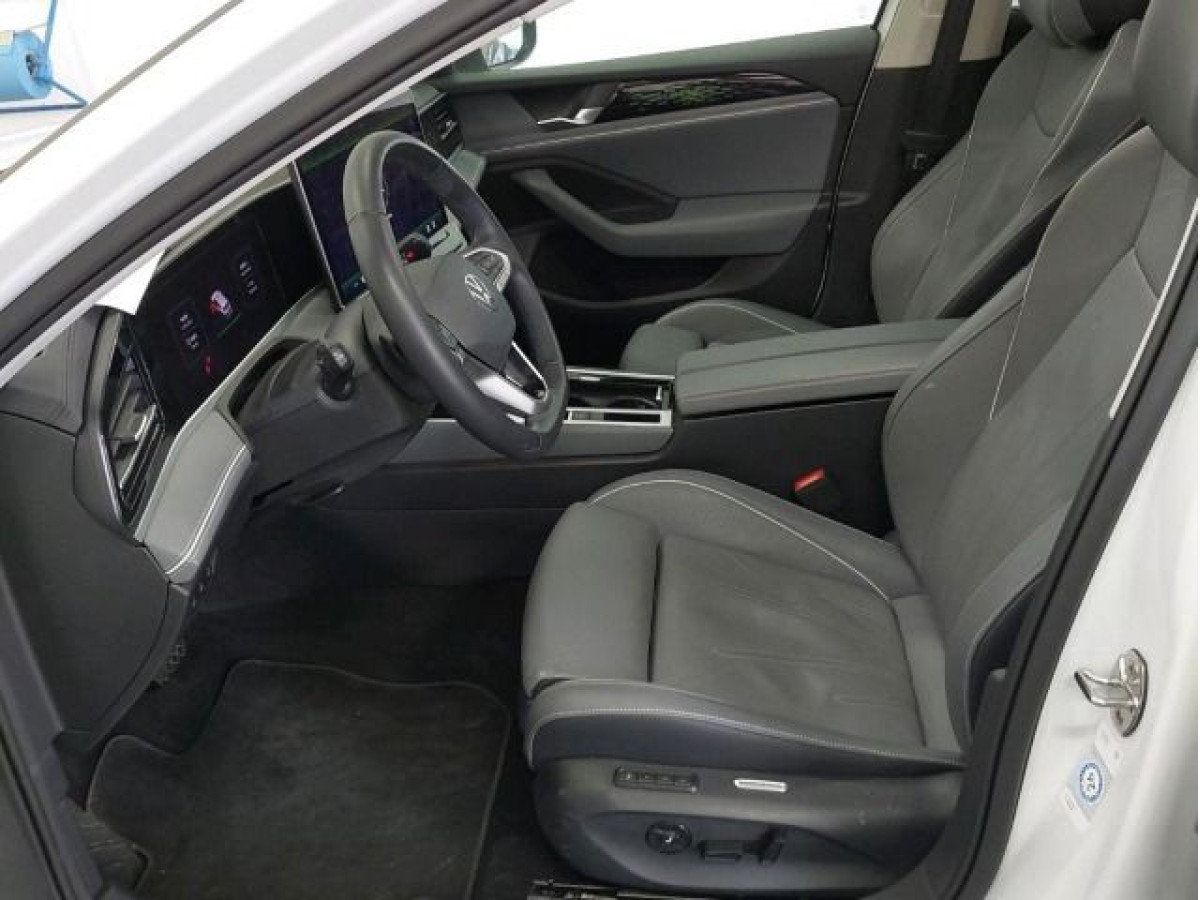 Thumb 4: Volkswagen Passat Variant 2.0 TDI DSG ELEGANCE PANO STDHZG AHK NAVI