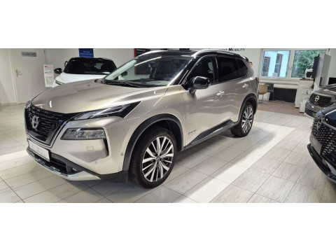 Automodell: X-Trail in der Farbe grau