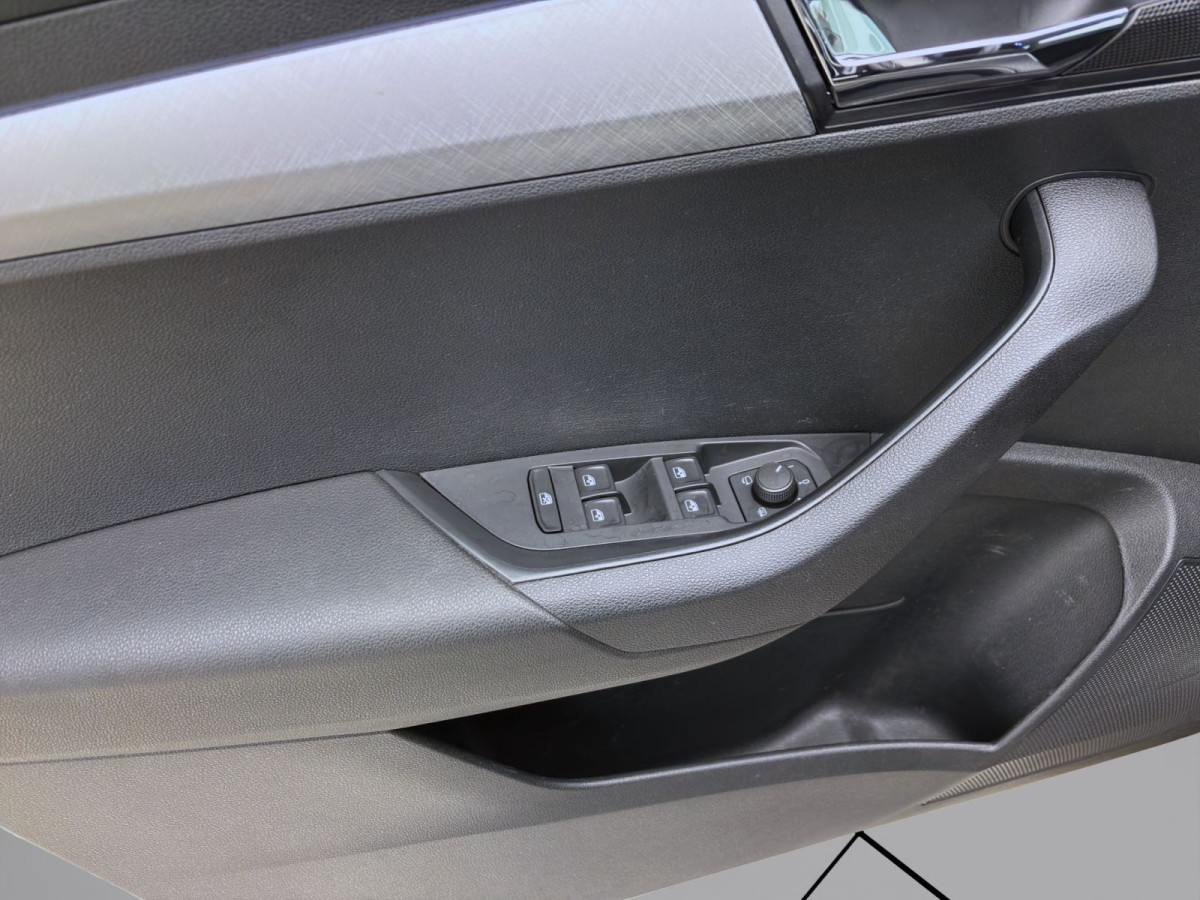 Thumb 9: Škoda Karoq 2.0 TDI DSG 4x4 TOUR AHK NAVI KAMERA SITZHZG