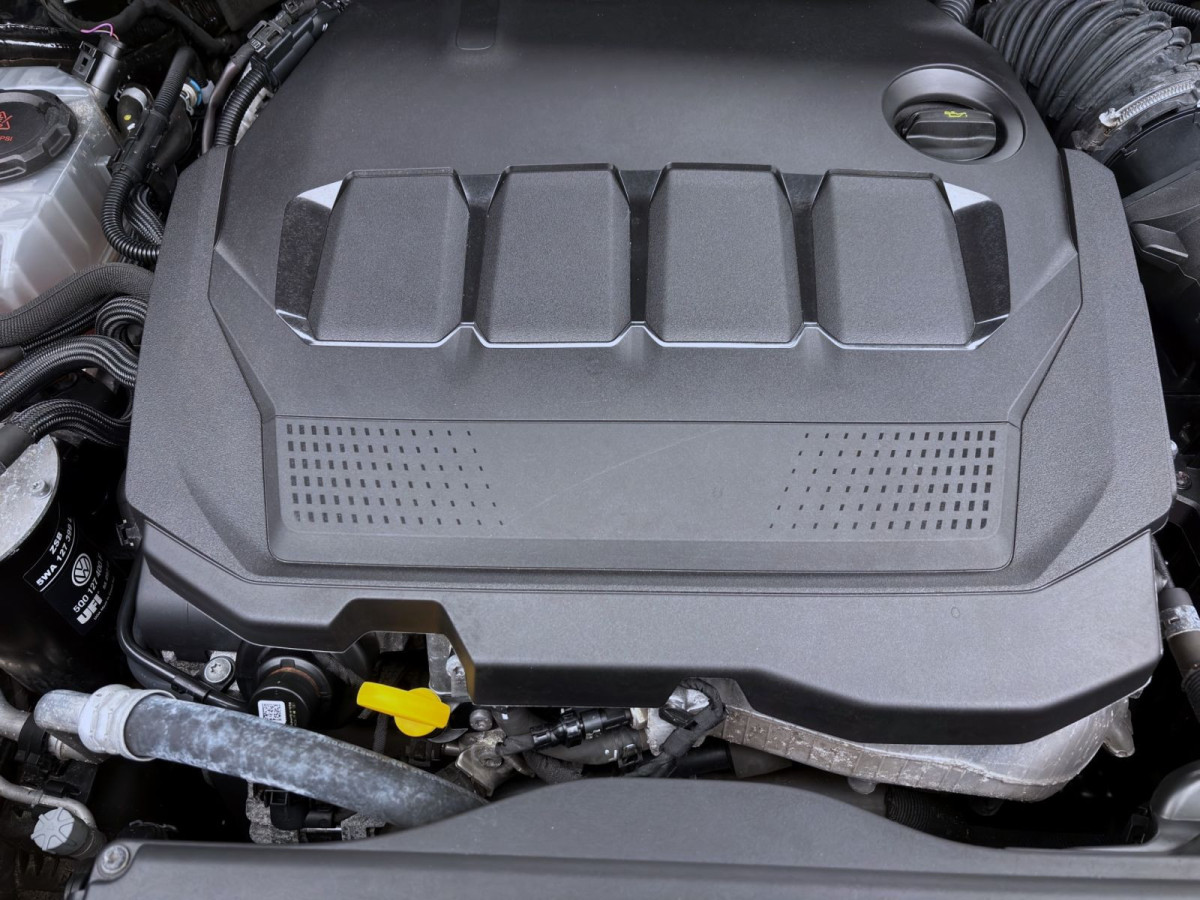 Thumb 17: Škoda Karoq 2.0 TDI DSG 4x4 TOUR AHK NAVI KAMERA SITZHZG