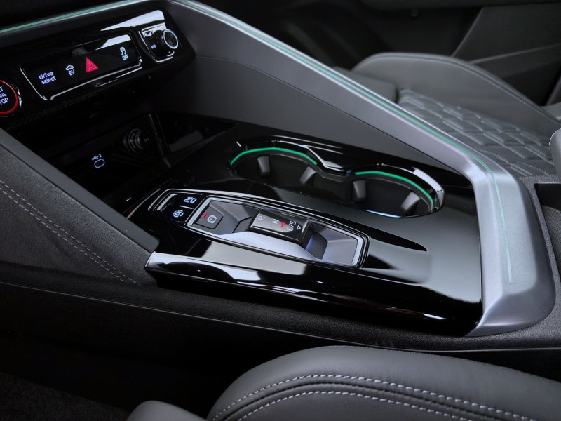 Bild 13: Audi Q5 SUV e-hybrid Q S LINE AHK PANO WR19 B&O LM20