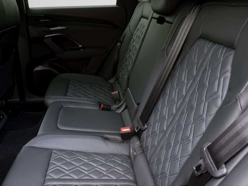 Bild 14: Audi Q5 SUV e-hybrid Q S LINE AHK PANO WR19 B&O LM20