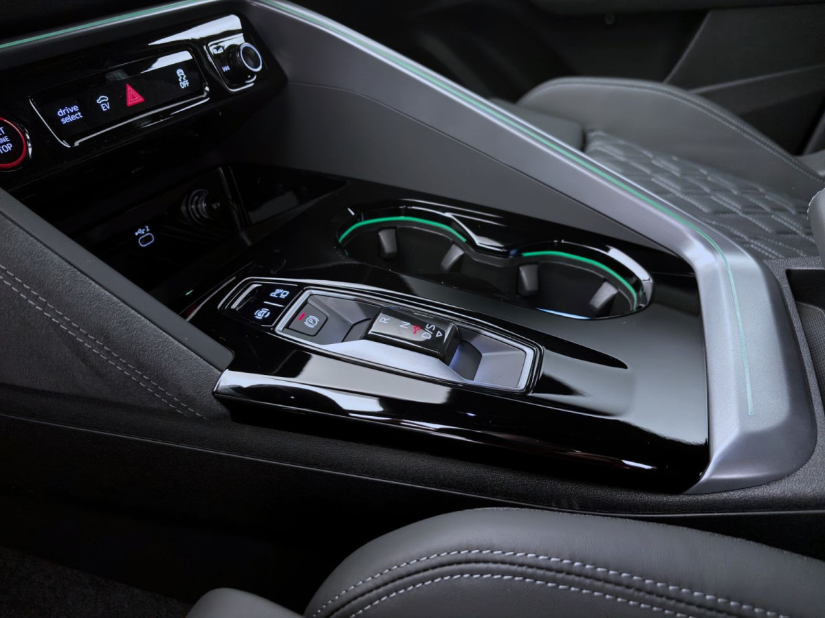 Thumb 13: Audi Q5 SUV e-hybrid Q S LINE AHK PANO WR19 B&O LM20