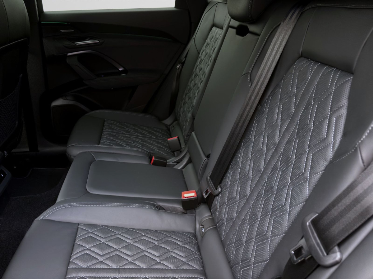 Thumb 14: Audi Q5 SUV e-hybrid Q S LINE AHK PANO WR19 B&O LM20