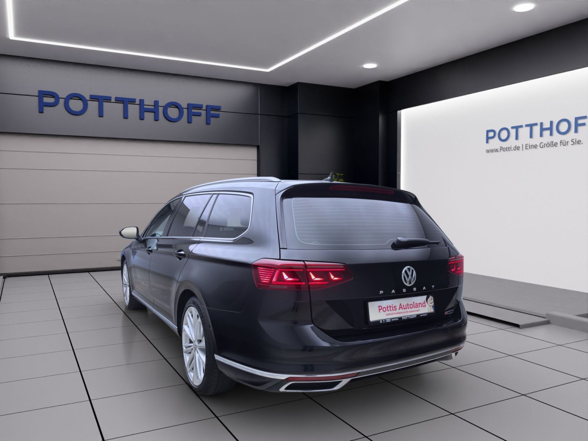 Thumb 1: Volkswagen Passat Variant 2.0 TSI DSG 4M ELEGANCE STDHZG PANO AHK NAVI DCC