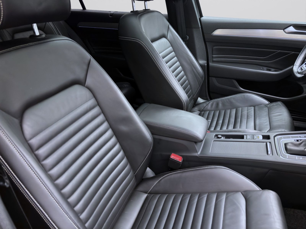 Thumb 15: Volkswagen Passat Variant 2.0 TSI DSG 4M ELEGANCE STDHZG PANO AHK NAVI DCC