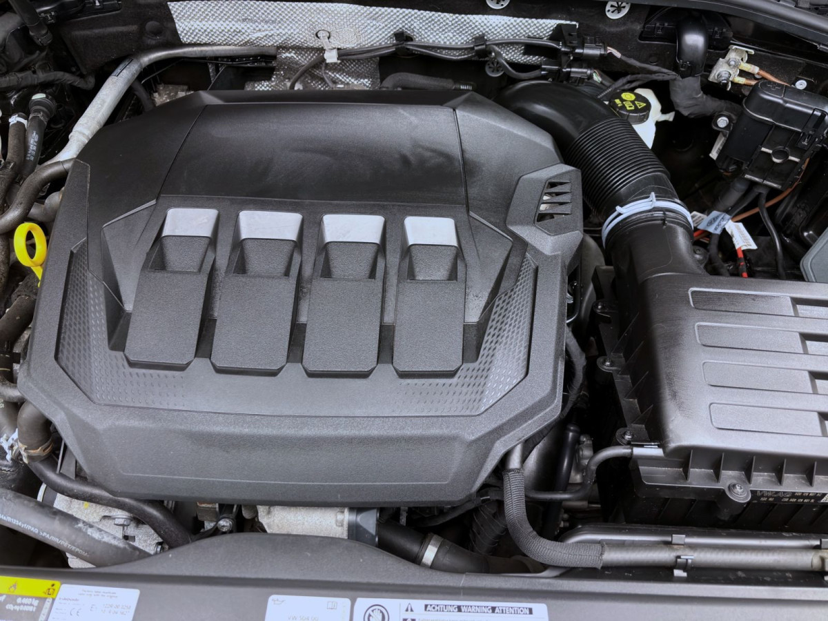 Thumb 17: Volkswagen Passat Variant 2.0 TSI DSG 4M ELEGANCE STDHZG PANO AHK NAVI DCC