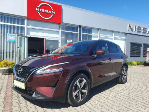 Automodell: Qashqai in der Farbe rot