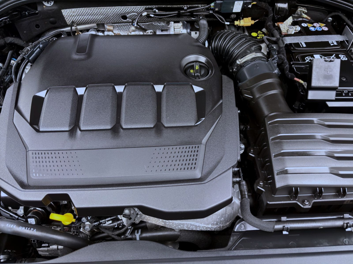Thumb 18: Volkswagen Passat Variant 2.0 TDI DSG 4M R-LINE STDHZG PANO NAVI LEDER