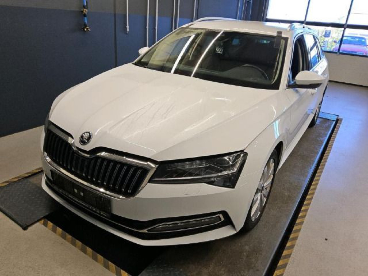 Thumb 0: Škoda Superb Combi 2.0 TDI DSG STYLE NAVI KLIMA PDC SHZG
