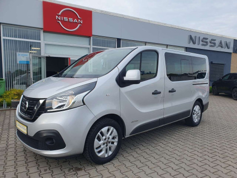 Automodell: NV300 in der Farbe grau