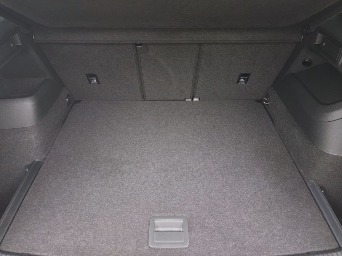 Thumb 4: Volkswagen Tiguan 1.5 eTSI DSG ELEGANCE KAMERA SITZHZG ACC LED+