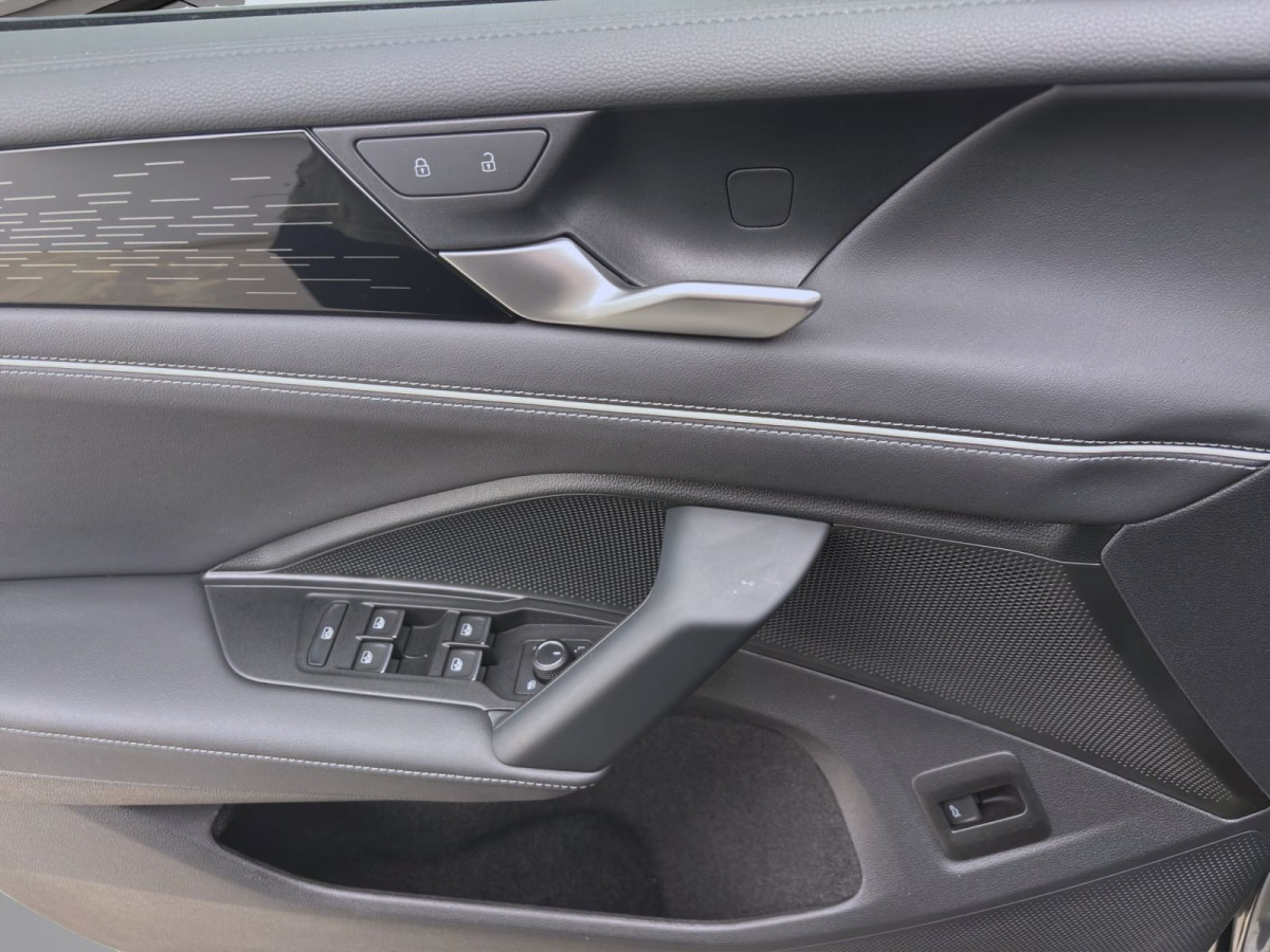 Thumb 10: Volkswagen Tiguan 1.5 eTSI DSG ELEGANCE KAMERA SITZHZG ACC LED+