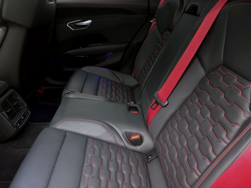 Bild 13: Audi e-tron GT Q RS PANO MATRIX NAVI B&O HuD