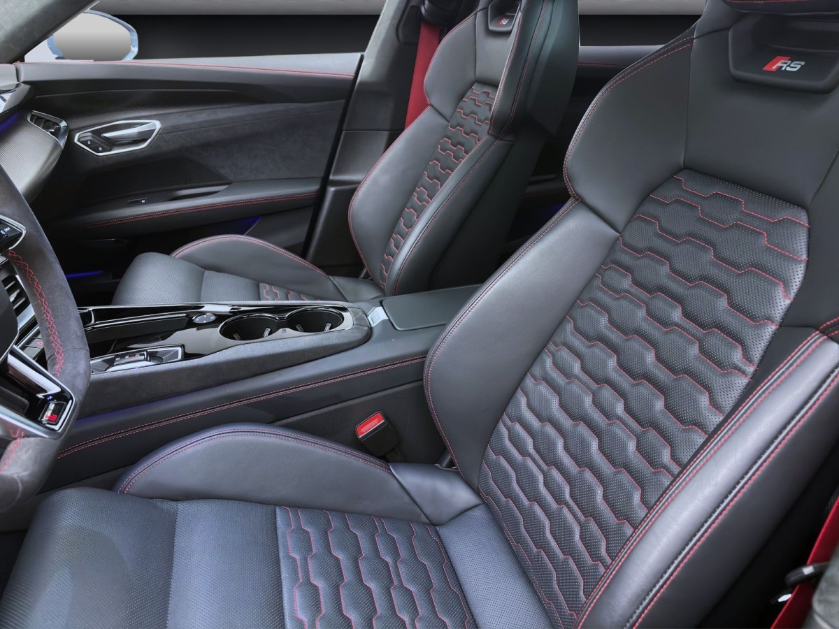 Thumb 7: Audi e-tron GT Q RS PANO MATRIX NAVI B&O HuD