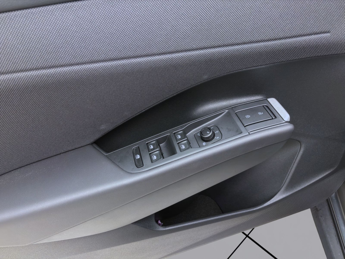 Thumb 9: Volkswagen T-Roc 1.5 eTSI DSG LIFE ACC AHK BLIND-SPOT LED KAMERA