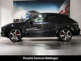 Fahrzeugbild eines Porsche Macan in schwarz.