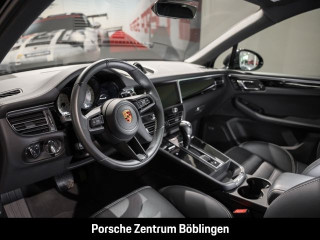 Fahrzeugbild eines Porsche Macan in schwarz.