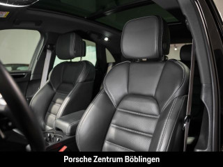 Fahrzeugbild eines Porsche Macan in schwarz.