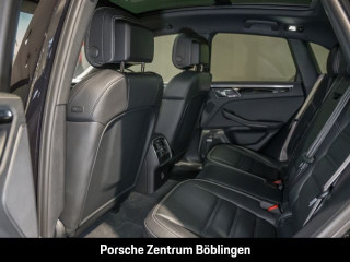 Fahrzeugbild eines Porsche Macan in schwarz.