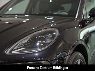 Fahrzeugbild eines Porsche Macan in schwarz.