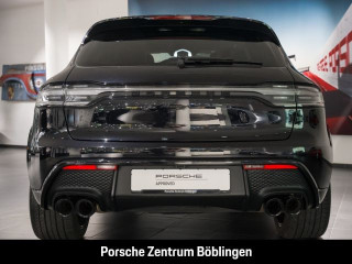 Fahrzeugbild eines Porsche Macan in schwarz.