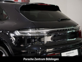 Fahrzeugbild eines Porsche Macan in schwarz.
