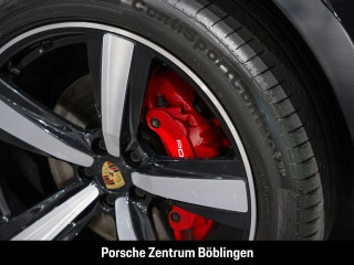 Fahrzeugbild eines Porsche Macan in schwarz.