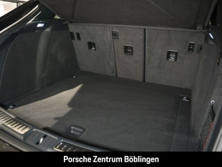 Fahrzeugbild eines Porsche Macan in schwarz.