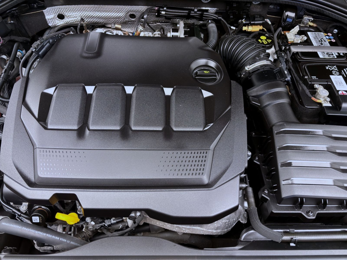 Thumb 18: Volkswagen Golf Variant 2.0 TDI DSG R-LINE STDHZG AHK KAMERA LED+