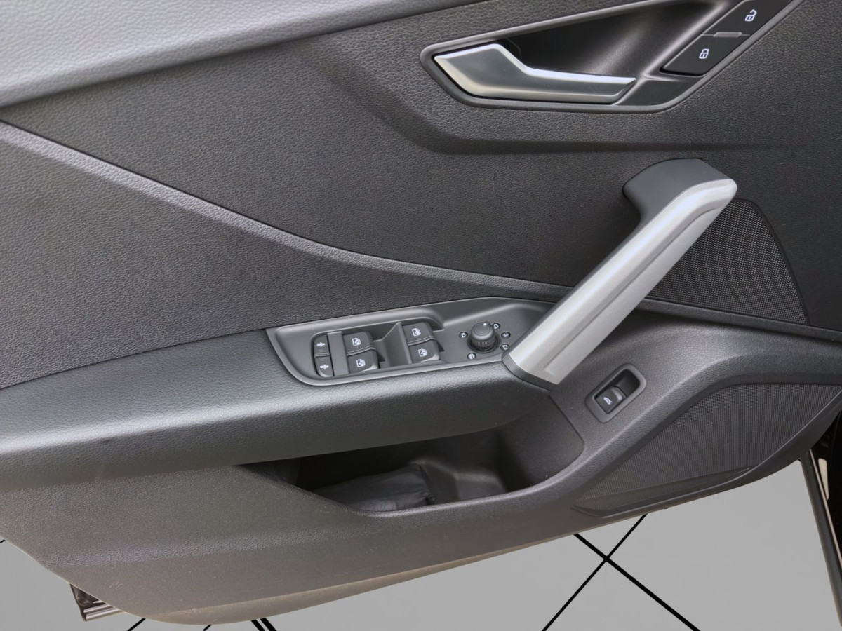 Thumb 10: Audi Q2 30 TFSI KAMERA SITZHZG PDC KLIMA LED