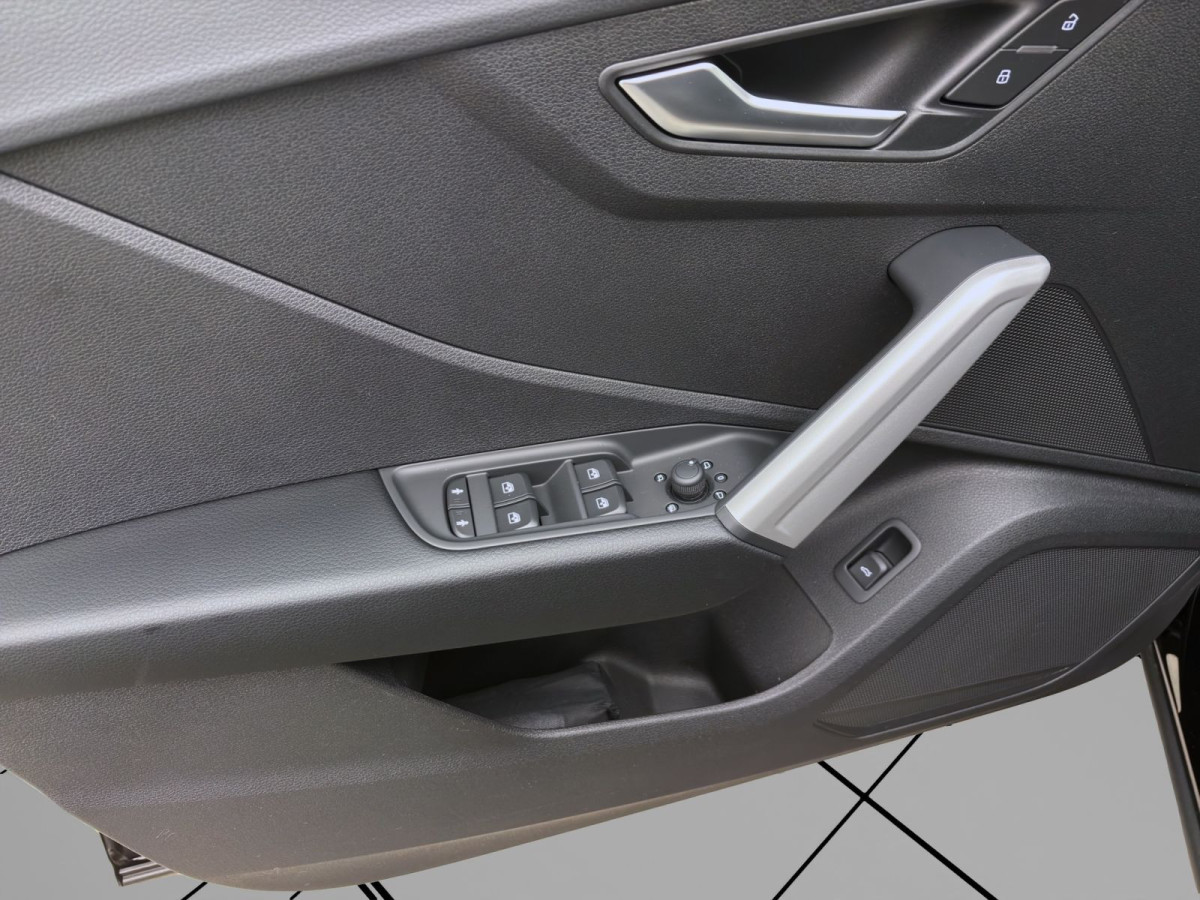 Thumb 10: Audi Q2 30 TFSI KAMERA SITZHZG PDC KLIMA LED