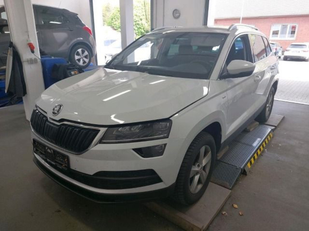 Thumb 0: Škoda Karoq 2.0 TDI DSG 4x4 CLEVER AHK NAVI KAMERA SITZHZG