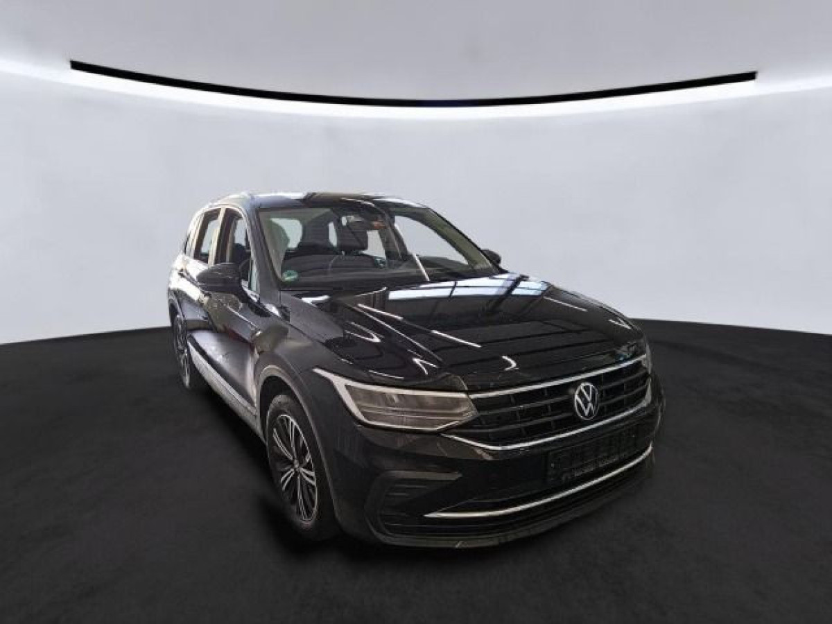 Thumb 1: Volkswagen Tiguan 2.0 TDI DSG ACTIVE AHK KAMERA NAVI PDC