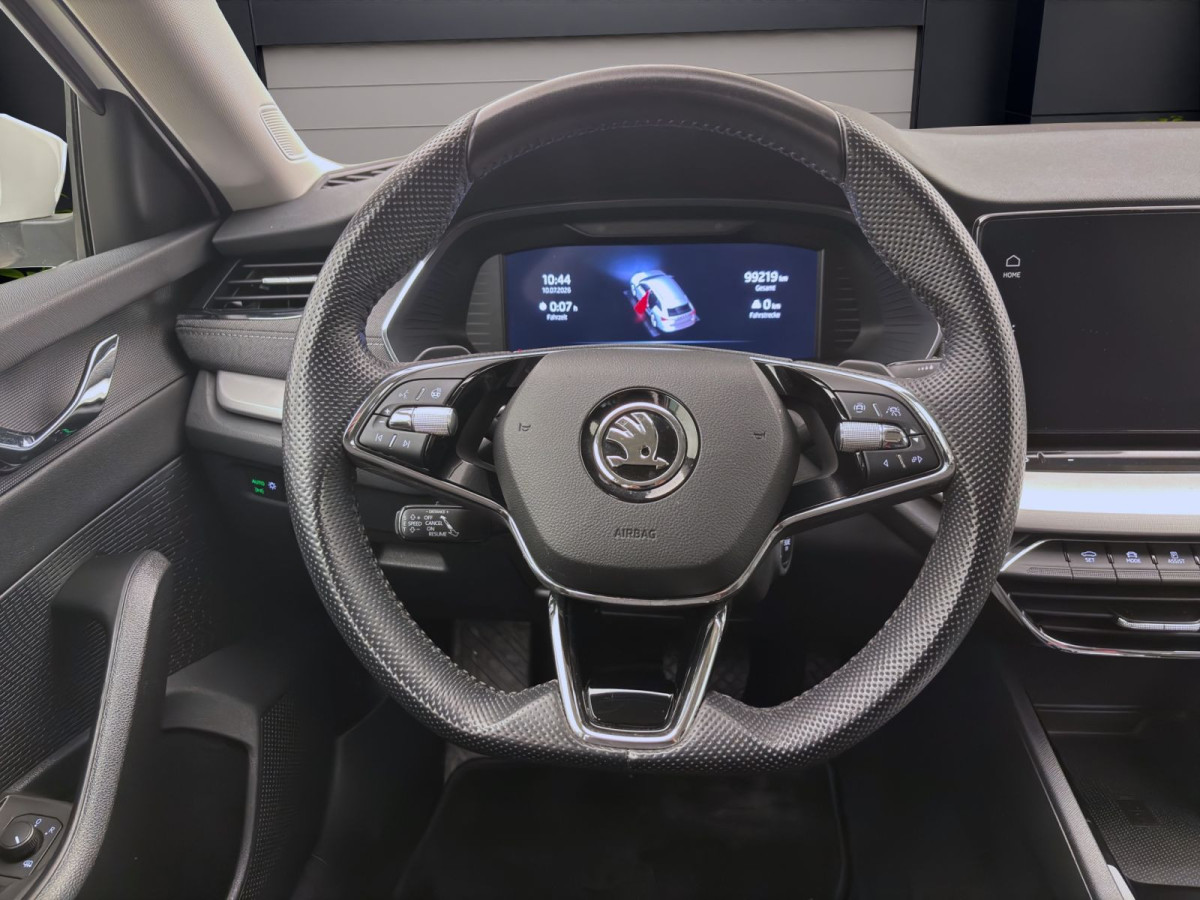 Thumb 11: Škoda Octavia Combi 2.0 TDI DSG STYLE AHK KAMERA NAVI PDC