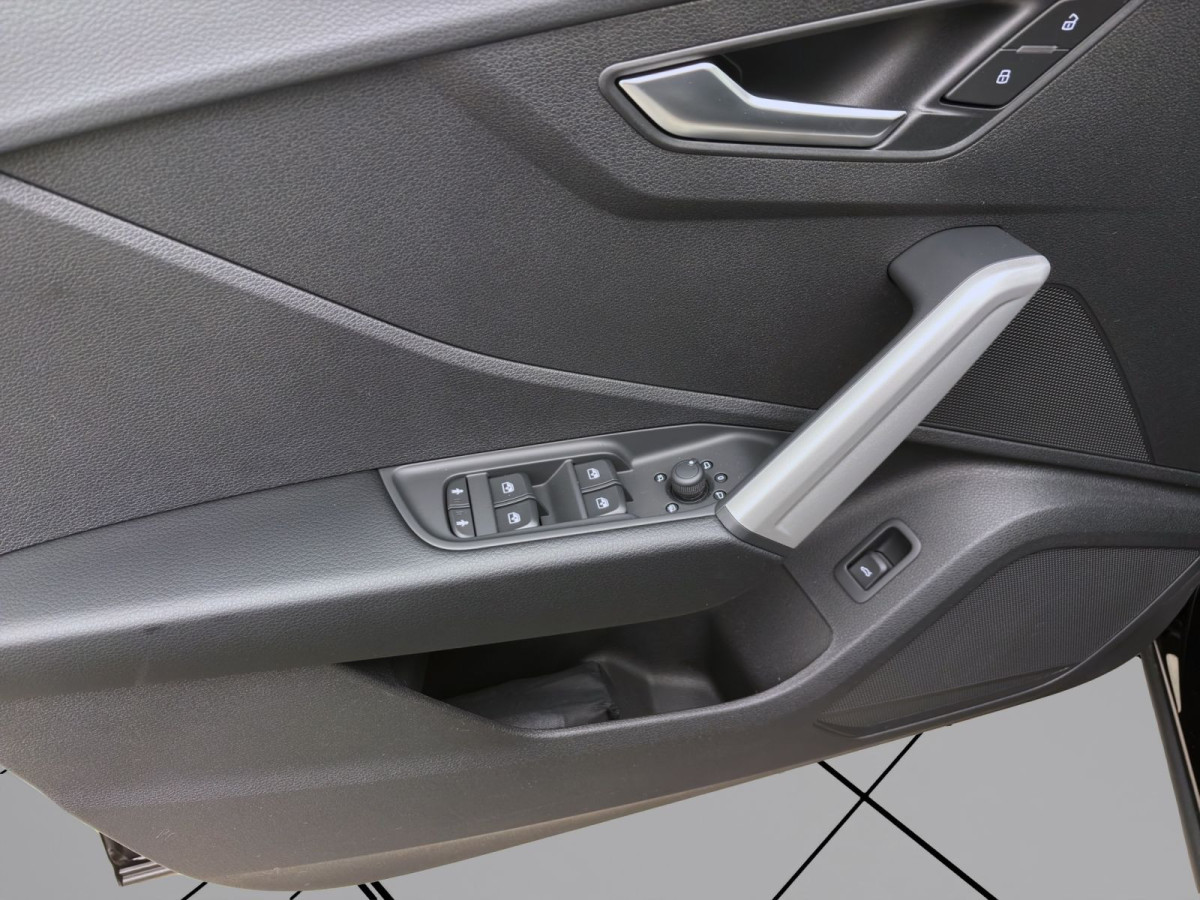 Thumb 10: Audi Q2 30 TFSI KAMERA SITZHZG PDC KLIMA LED