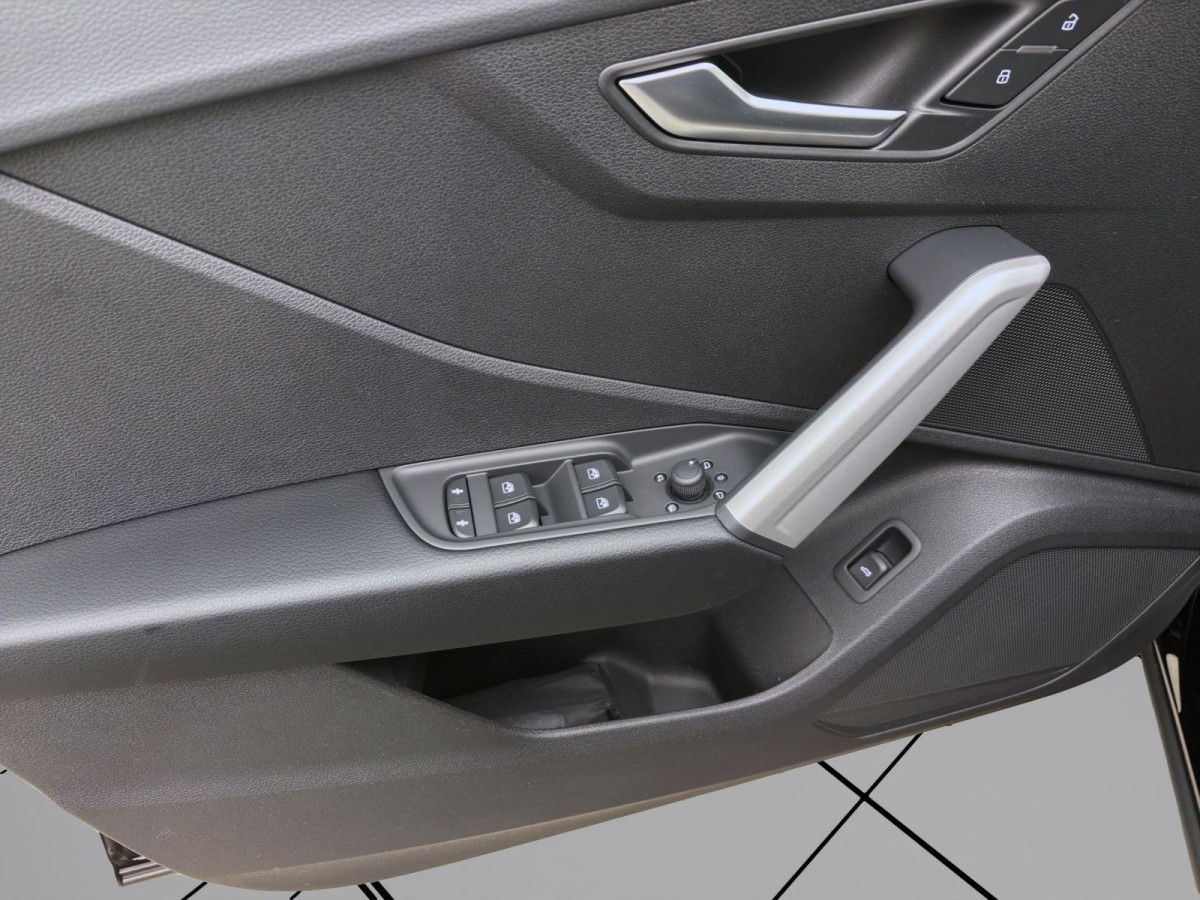 Thumb 10: Audi Q2 30 TFSI KAMERA SITZHZG PDC KLIMA LED