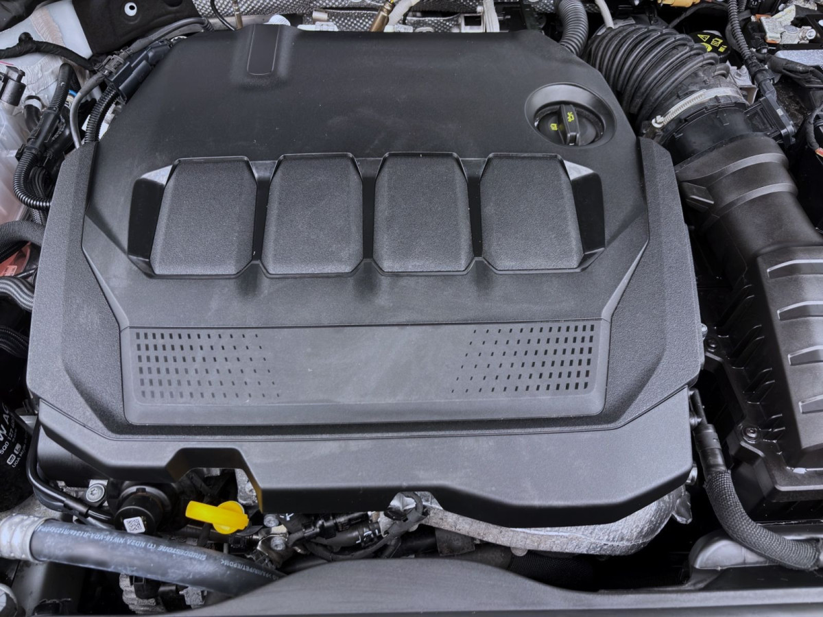 Thumb 18: Škoda Octavia Combi 2.0 TDI DSG TOUR STDHZG PANO AHK NAVI