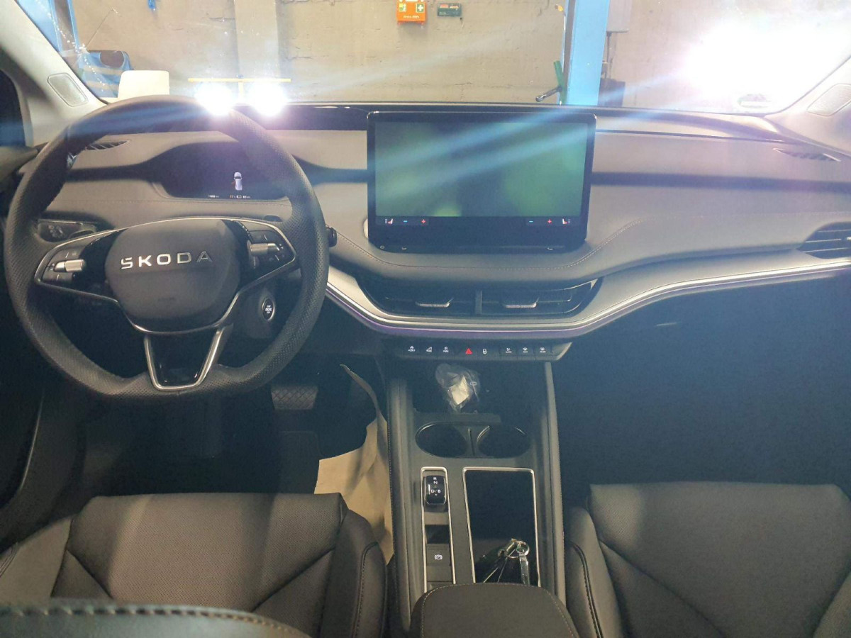 Thumb 3: Škoda Elroq 85 SUITE NAVI HuD KAMERA PDC SITZHZG